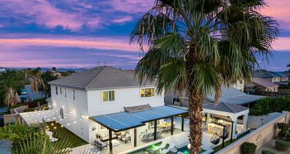 Interstellar w/Pool, Golf, & Game room/Sleeps 23!