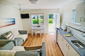 Smart TV, books - Ground Floor with Water Views (Urangan)