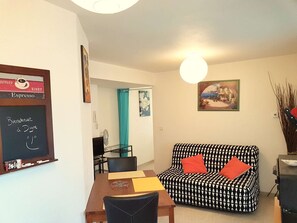 TV, stereo - 2 rooms 43m2 - 1 bedroom - city center - Quiet area (Digne-les-bains)