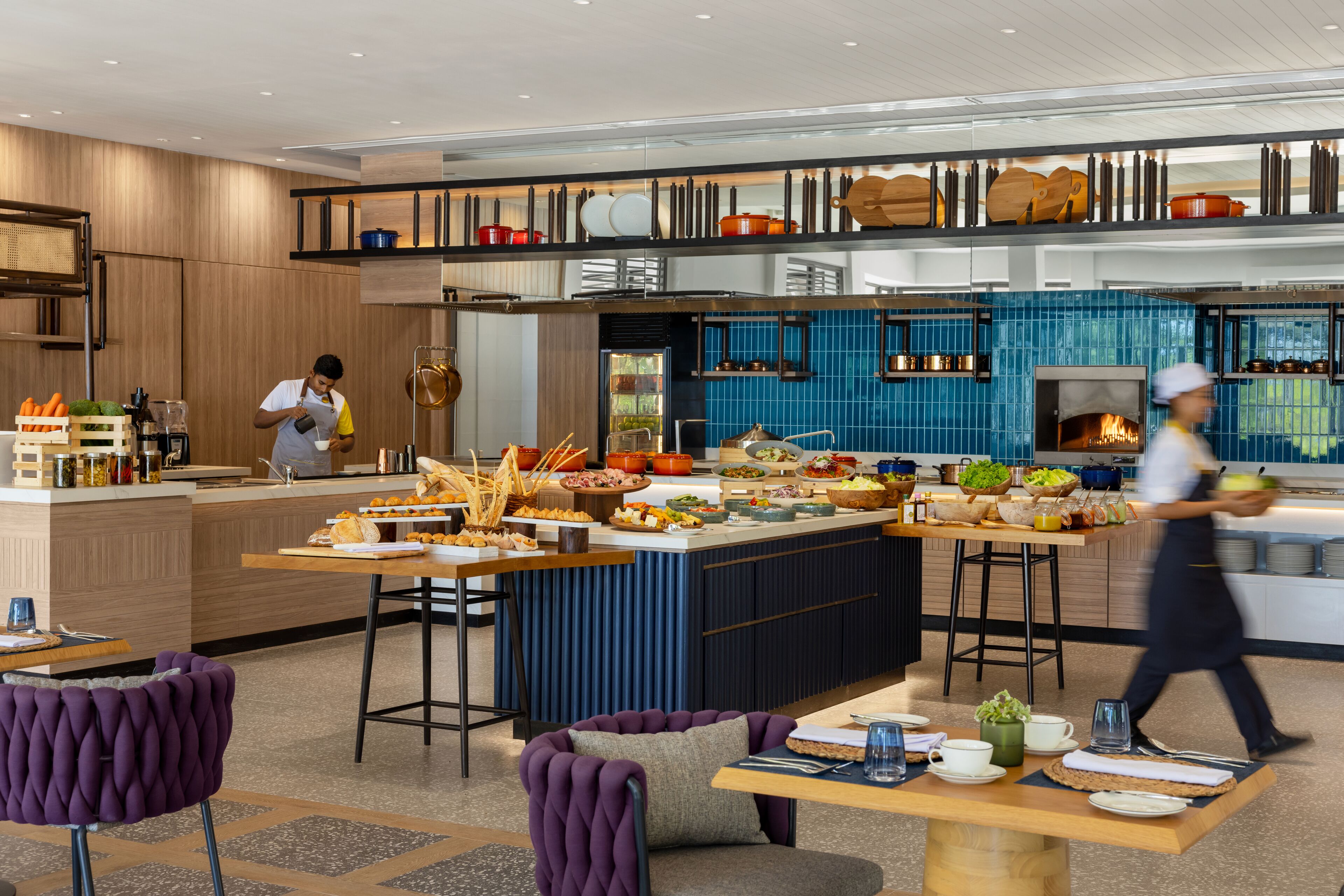 4 间餐厅，供应晚餐