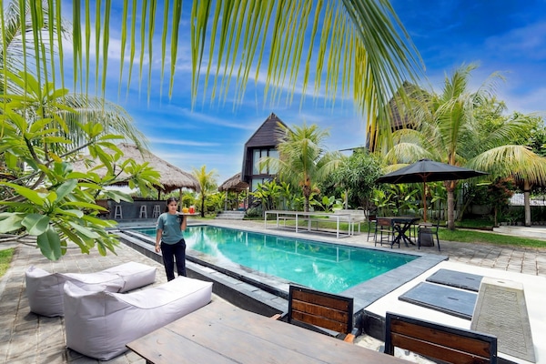 15 kolam renang outdoor