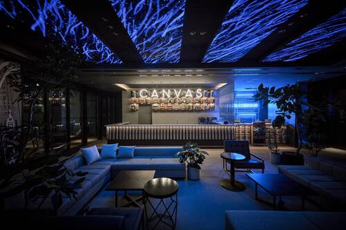 3 bars/lounges