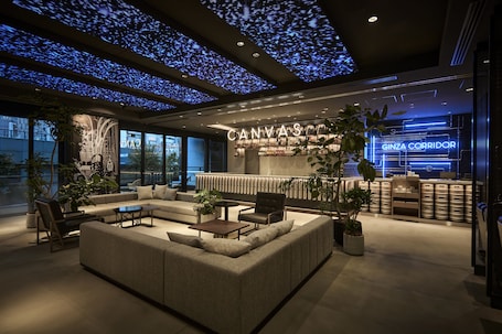 3 bars/lounges