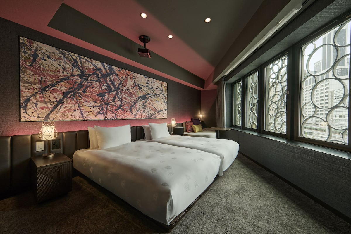 Down comforters, in-room safe, free WiFi, bed sheets