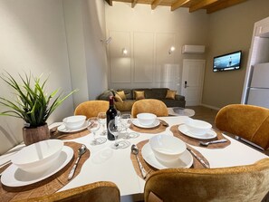 Loftsleilighet | Spiseområde på rommet