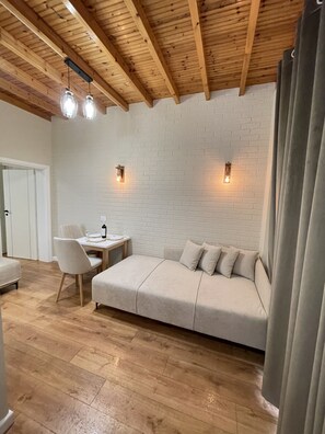 Deluxe Apartment, Balcony, Partial Sea View | Living area | 32-inch Smart TV with cable channels, TV - Arial Penthouse Suites (Vlorë)