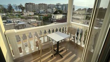 Deluxe-Dreibettzimmer, Balkon | Balkon