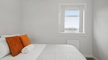 3 bedrooms, iron/ironing board, WiFi