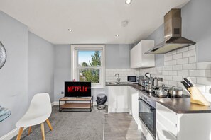 Kjøleskap, mikrobølgeovn, ovn og kaffetrakter/tekoker