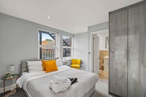 Luxury apartment with parking Maidstone Town