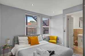 1 dormitorio, tabla de planchar con plancha, wifi y ropa de cama