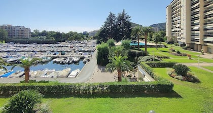 Magnificent 2-room apartment with marina view near the sea