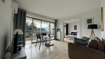 Télévision, livres, chaßne hi-fi