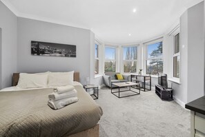 1 habitación, tabla de planchar con plancha, wifi y ropa de cama 