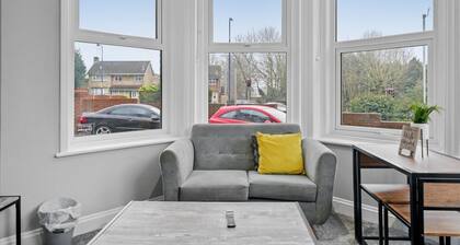 Luxurious Spacious Flat Maidstone with parking