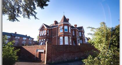 BridgeCity The Sleek Modern Condo - Maidstone Gem