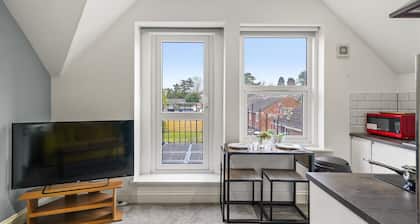 BridgeCity The Sleek Modern Condo - Maidstone Gem