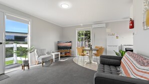 TV - The Beaches on Lakes - Lakes Entrance (Lakes Entrance)