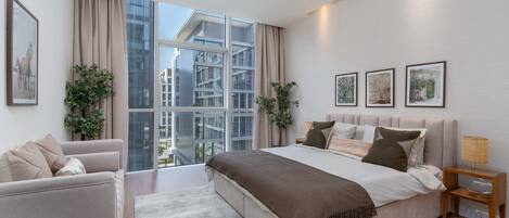 3 habitaciones, escritorio, tabla de planchar con plancha y wifi gratis