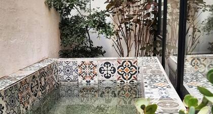 Exclusive Bugambilias Lukasa Home alberca & airhockey.