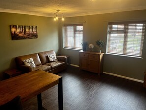 Living area - Comfy, modern one bed apartment in the centre of Leiston. (Leiston)