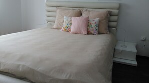 2 Schlafzimmer, Reisekinderbett, kostenloses WLAN