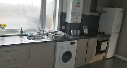 Inviting, Light and Airy 3-bed Apartment in Wick