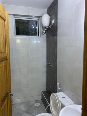 Bathroom - Stay.Plus Coral Apartment Nyali (Mombasa)