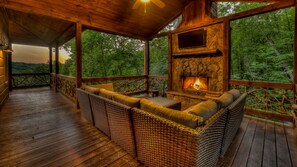 House, 4 Bedrooms | Balcony - Hooked on a Feeling by Escape to Blue Ridge (Mineral Bluff)