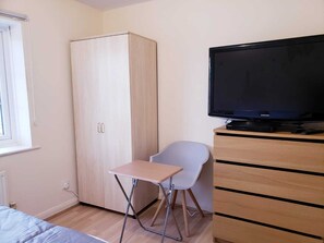 1 bedroom, bed sheets - Ensuite Room Near Beautiful River (Hayes)
