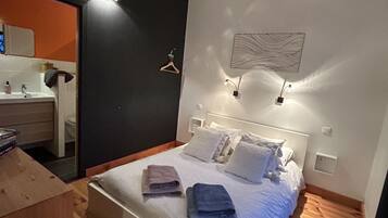 3 عدّة غرف نوم ومكواة/لوح كي وسرير سفر وواي فاي مجانًا