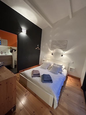 3 bedrooms, iron/ironing board, travel cot, free WiFi