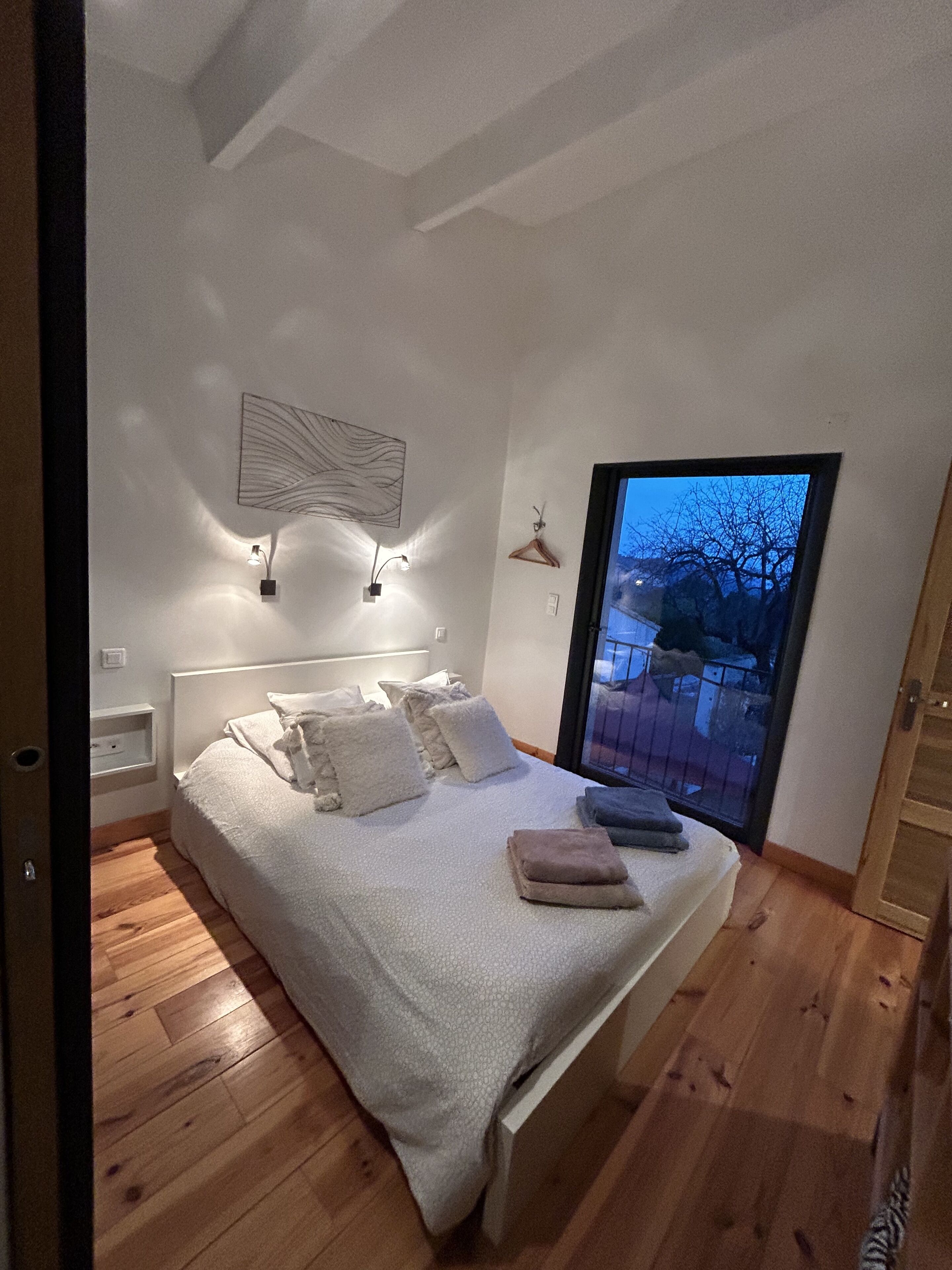 3 bedrooms, iron/ironing board, travel crib, free WiFi