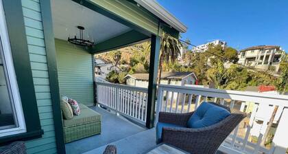 Catalina Three bedroom relaxation home on the hill with Hot Tub, Fire Table, BBQ and Golf Cart