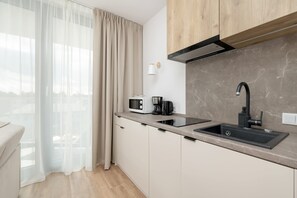 Fridge, stovetop, dishwasher, coffee/tea maker