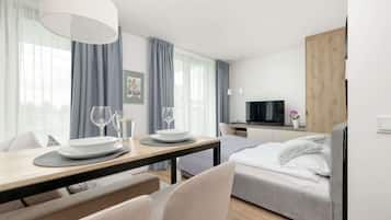 Työpöytä, silitysrauta/-lauta, Wi-Fi, vuodevaatteet