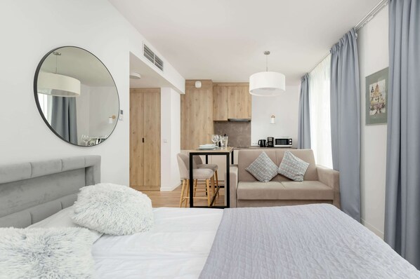 Desk, iron/ironing board, WiFi, bed sheets