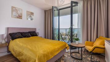 Iron/ironing board, travel cot, WiFi, bed sheets