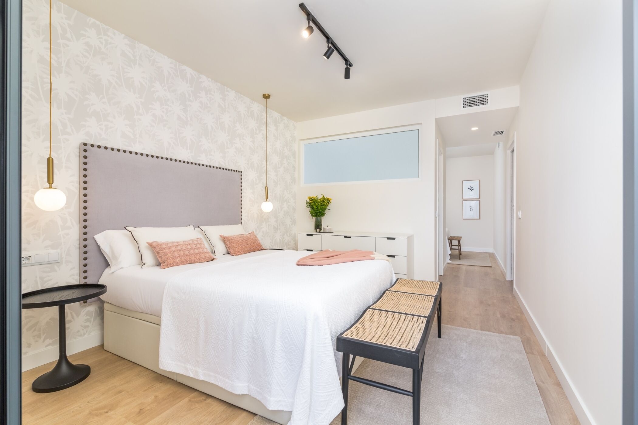 3 habitaciones, tabla de planchar con plancha y acceso a internet 