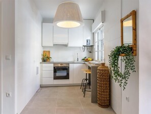 Fridge, microwave, oven, coffee/tea maker - Apartamento Juan de Austria (Málaga)