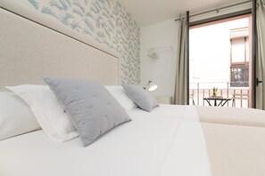 Iron/ironing board, Internet, bed sheets