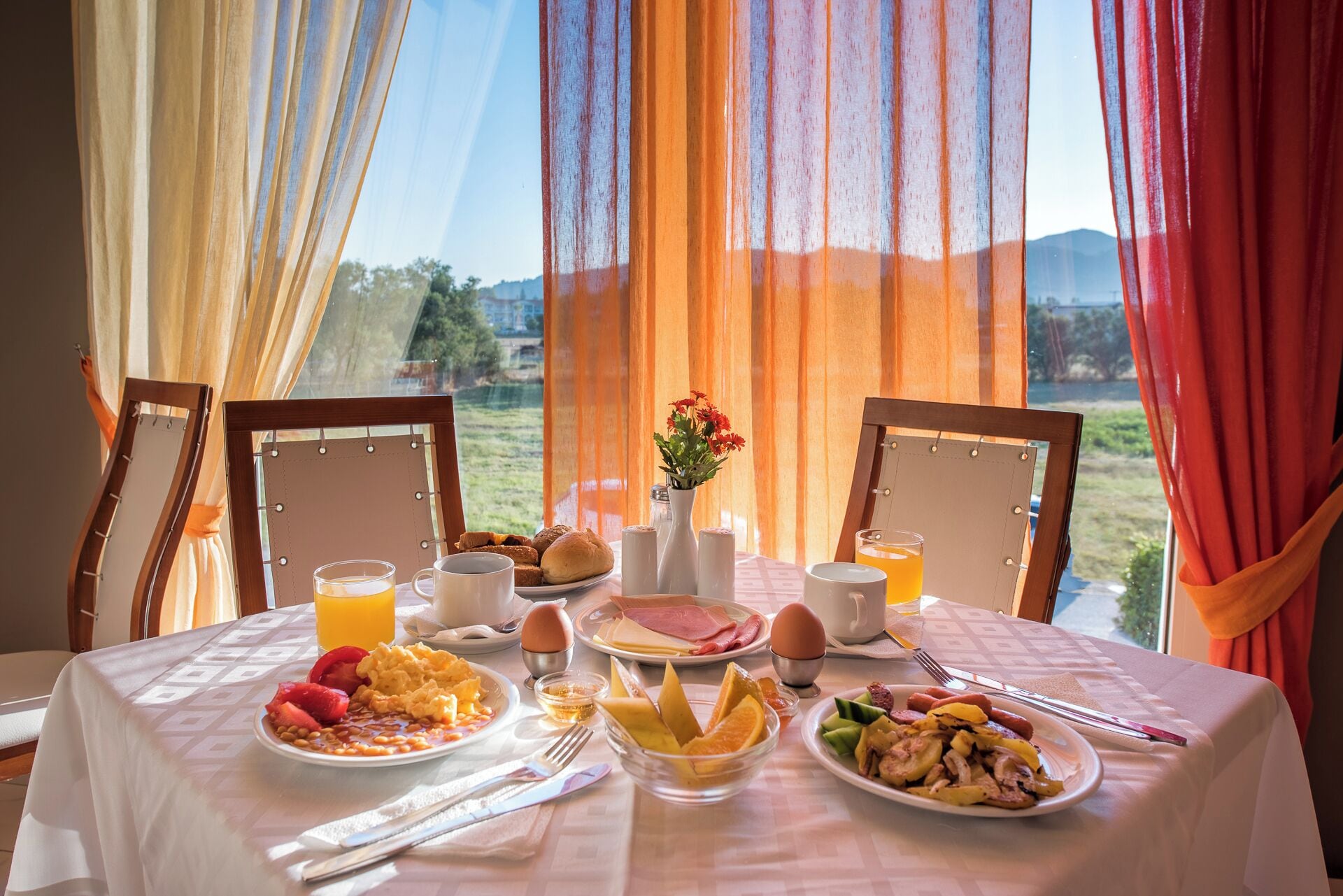 Café da manhã com buffet grátis todos os dias