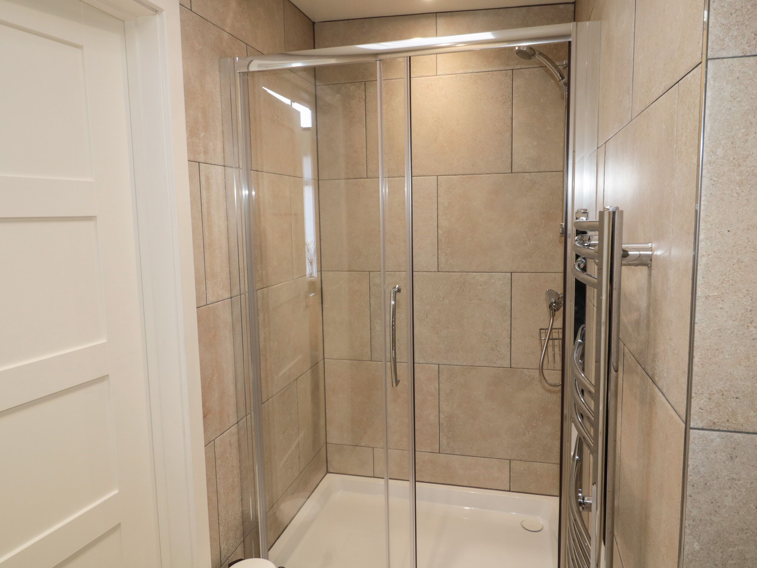 Cottage | Bilik Mandi | Pancuran mandi 