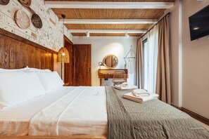 Deluxe Double Room | Individually decorated, free WiFi, bed sheets - Panjur Otel  (Cesme)