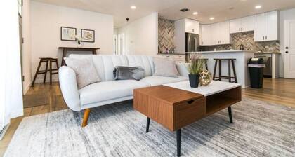 Private Chic 2br | 10 min to Downtown| Fast Wifi