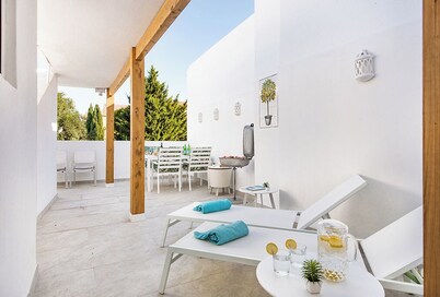 Historical center of Tavira-2 bedroom house with large terrace, garage&free Wifi