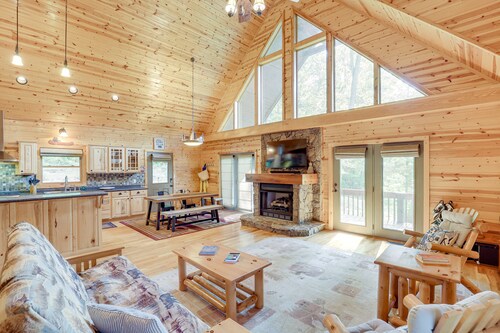 Fire Pit + Mtn Views: 4-Season Burnsville Escape
