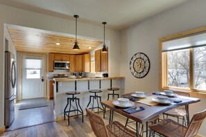Dining - Cozy Spearfish Cottage < 1 Mi to Hiking Trail (Spearfish)