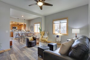 TV - Cozy Spearfish Cottage < 1 Mi to Hiking Trail (Spearfish)