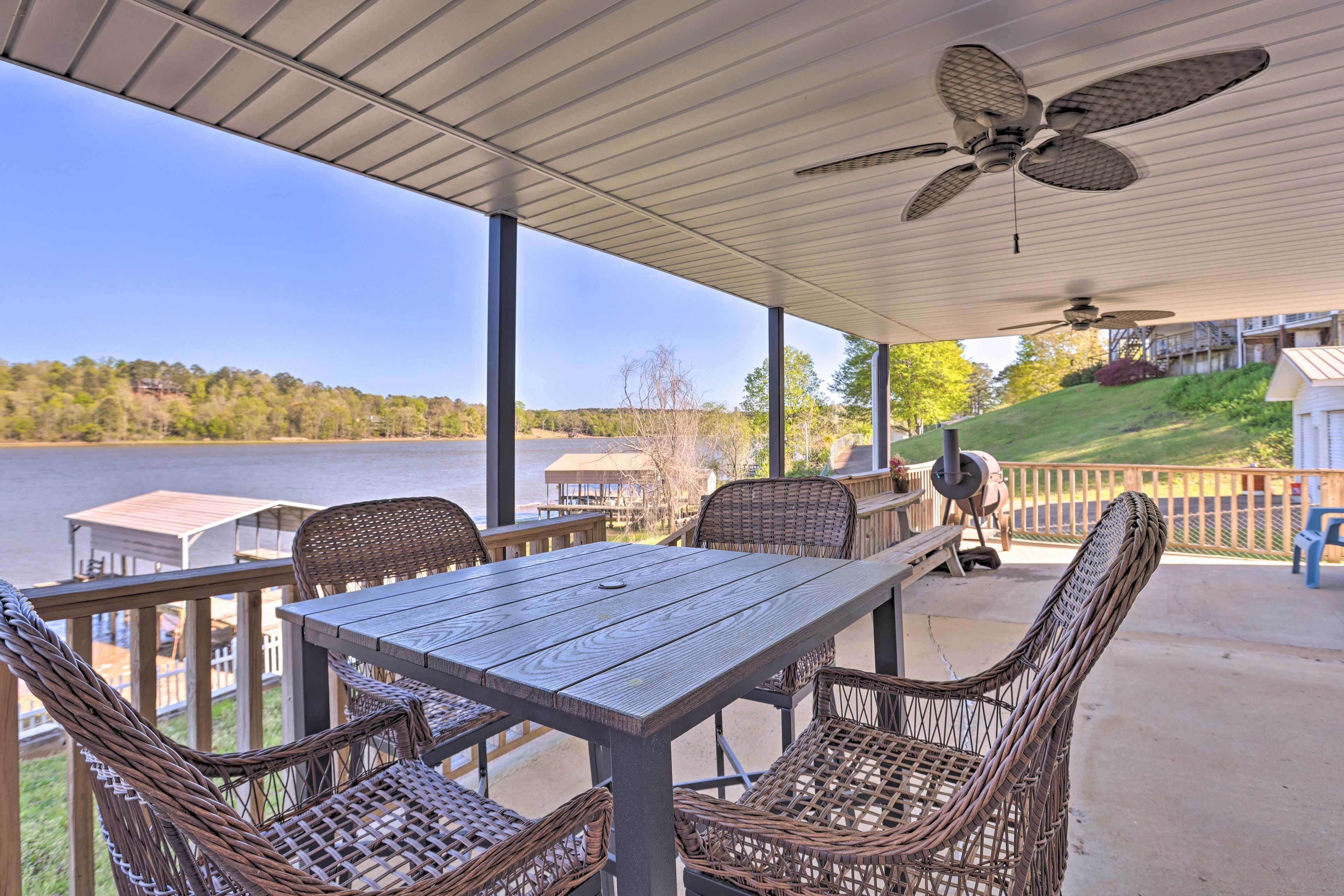 Lakefront Abode w/ Dock ~ 15 Mi to Talladega!